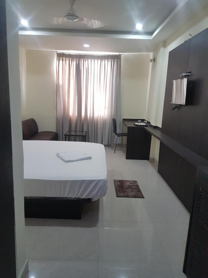 Ample Yard Hotel Chennai Ngoại thất bức ảnh