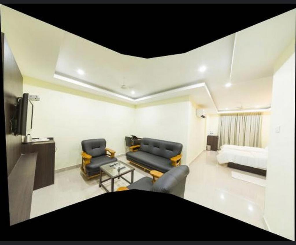 Ample Yard Hotel Chennai Ngoại thất bức ảnh