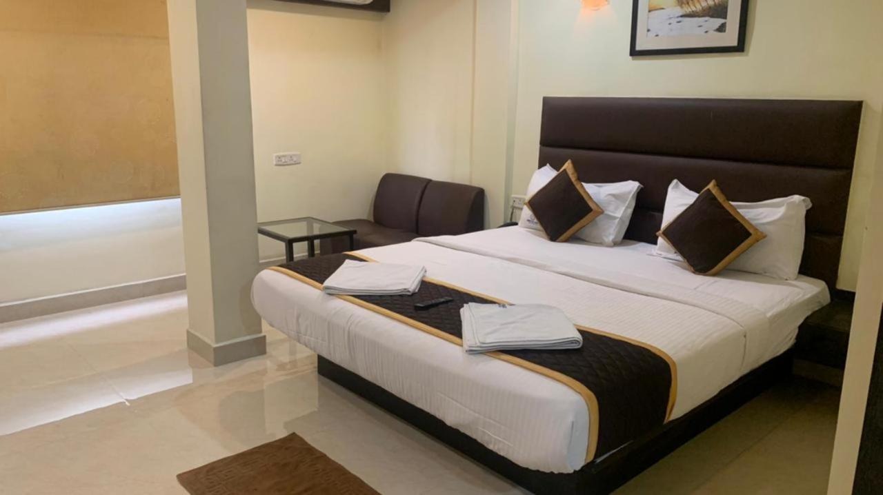 Ample Yard Hotel Chennai Ngoại thất bức ảnh