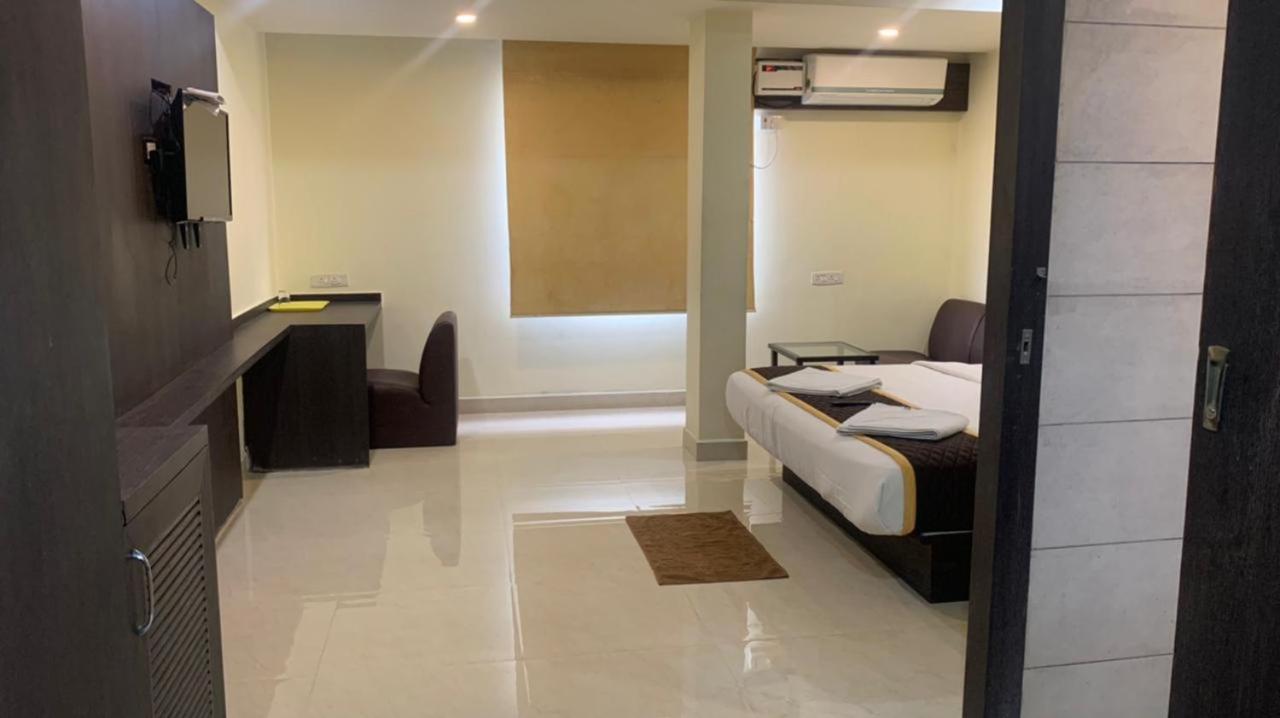 Ample Yard Hotel Chennai Ngoại thất bức ảnh