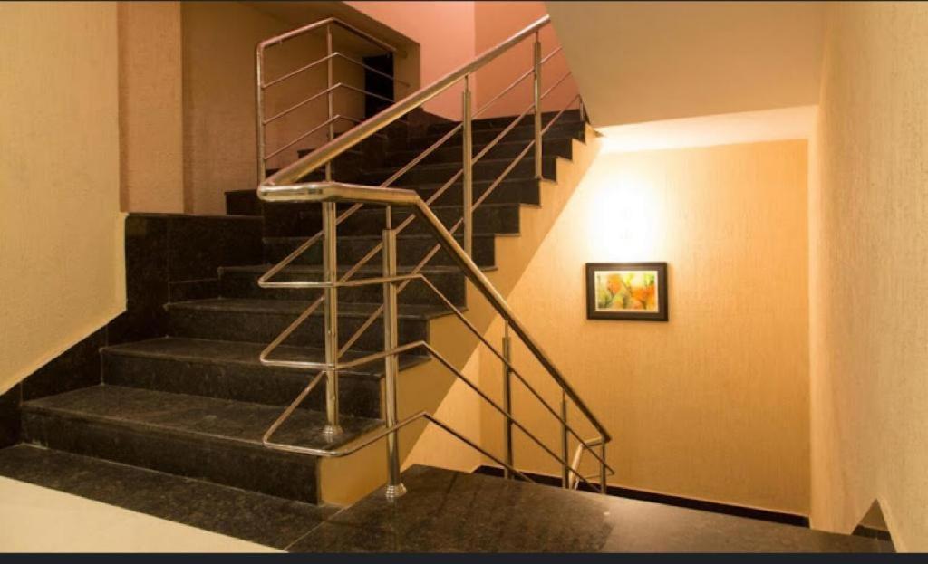 Ample Yard Hotel Chennai Ngoại thất bức ảnh