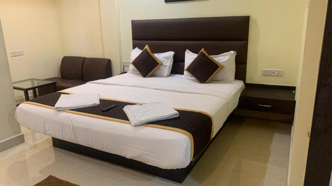 Ample Yard Hotel Chennai Ngoại thất bức ảnh